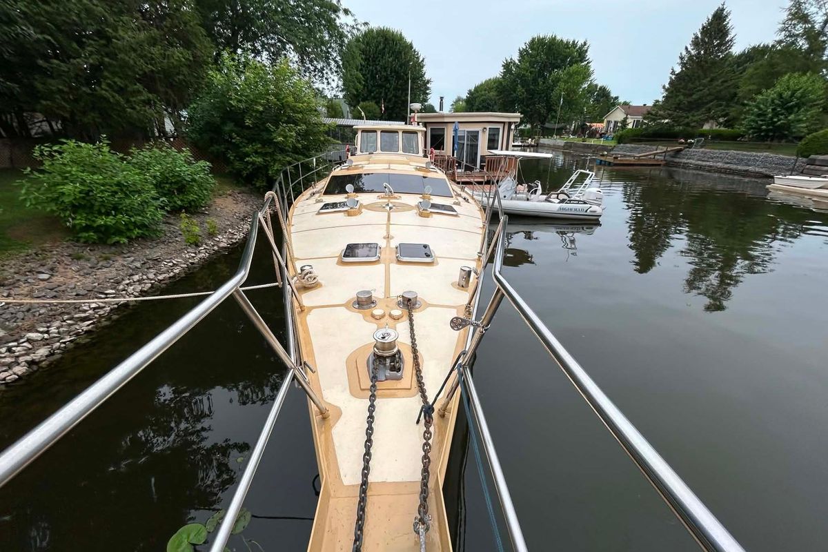 1999 Custom Angelina 59' Caroff Duflot