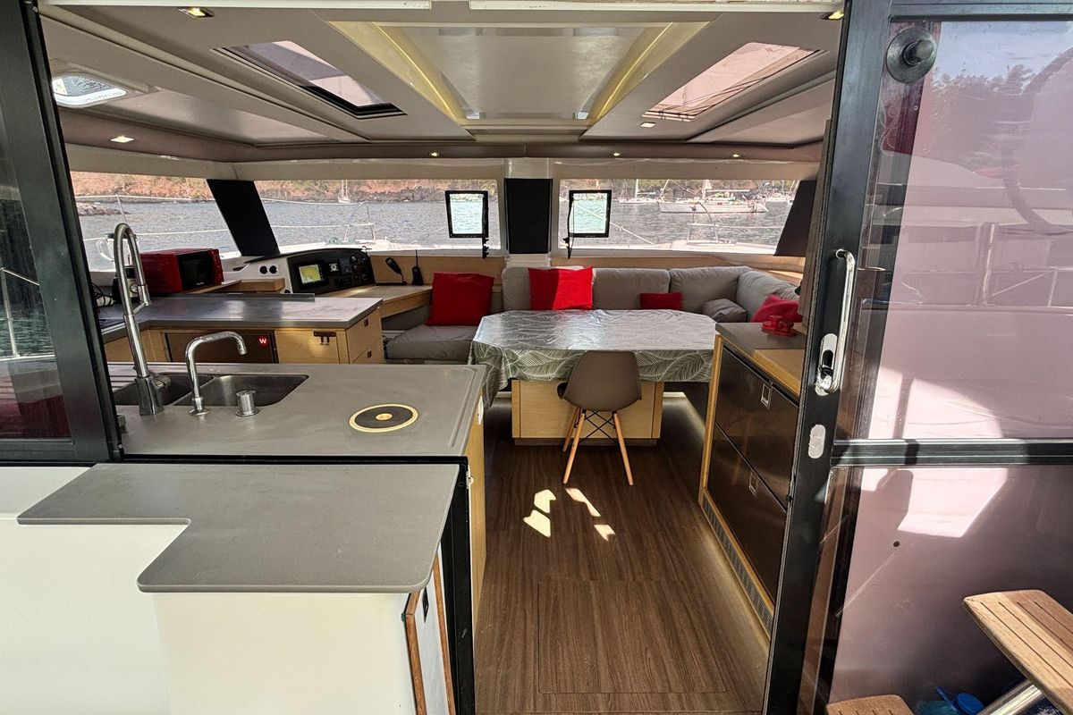 2017 Fountaine Pajot Helia 44
