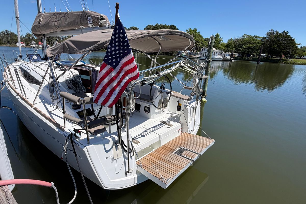 2015 Jeanneau Sun Odyssey 349