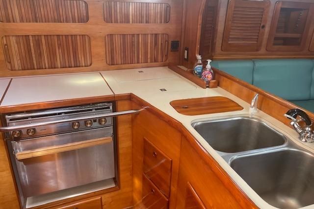 1993 Sabre 38