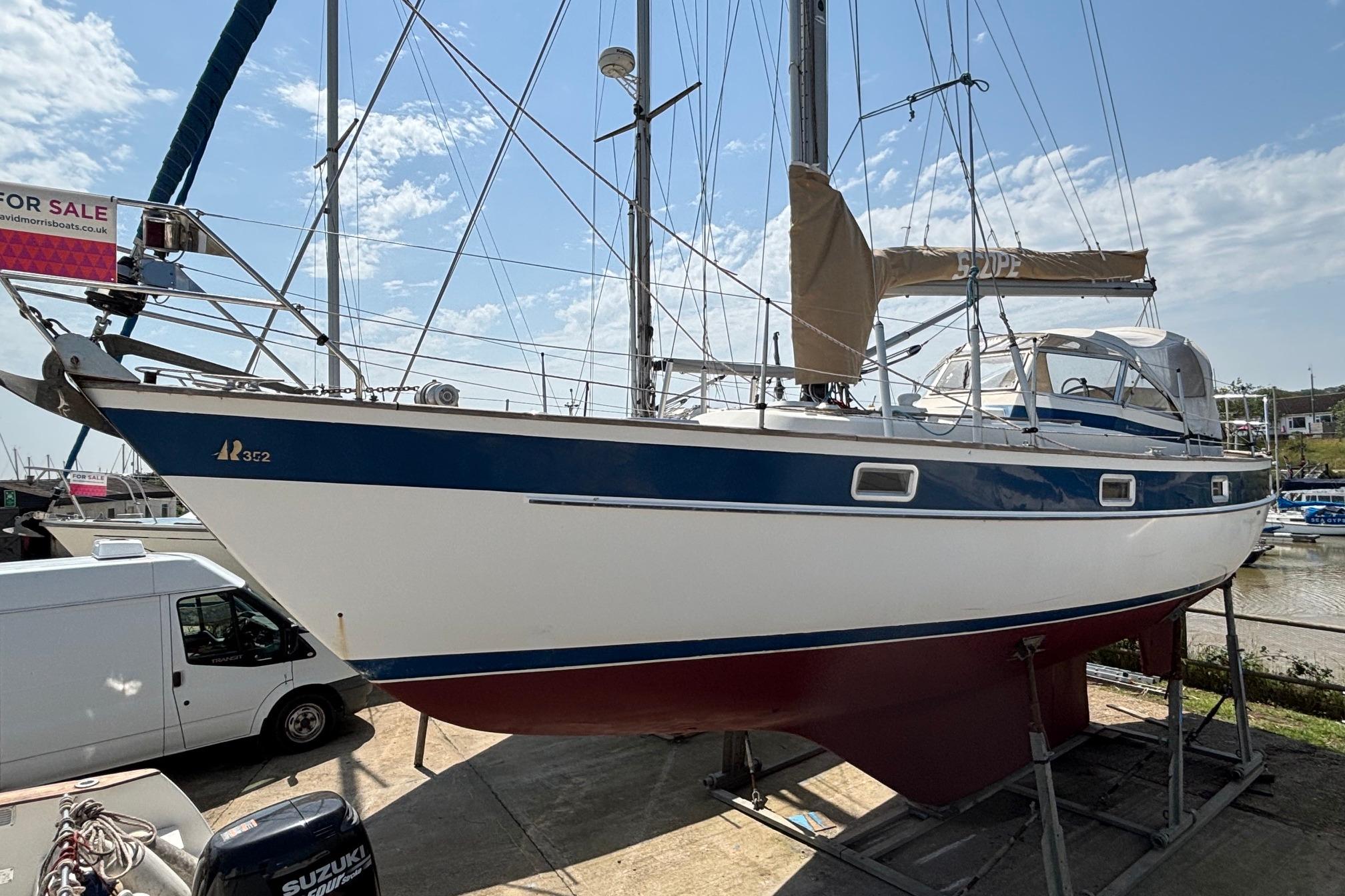 1985 Hallberg-Rassy 352 for sale in Tollesbury, Essex, United Kingdom