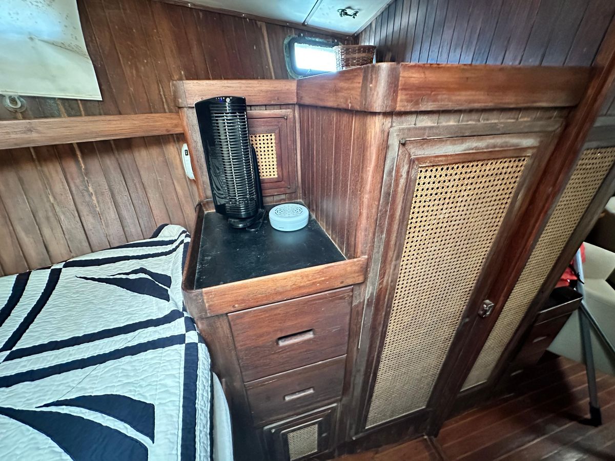 1982 Pan Oceanic 43