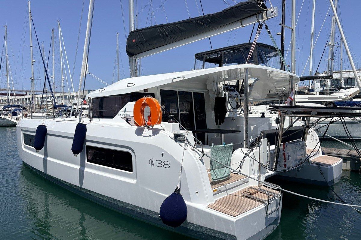 2026 Lagoon 38