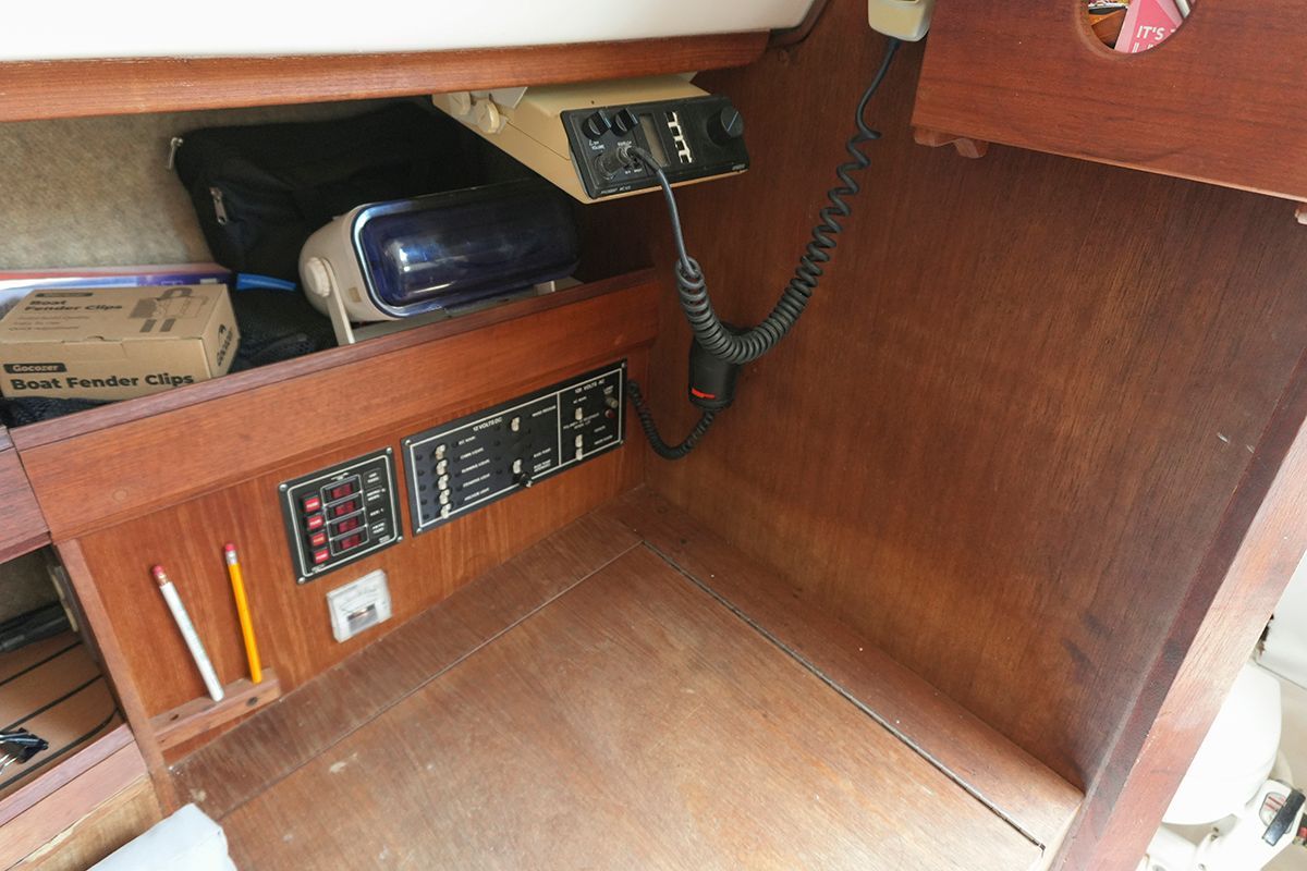 1985 Hunter 28.5