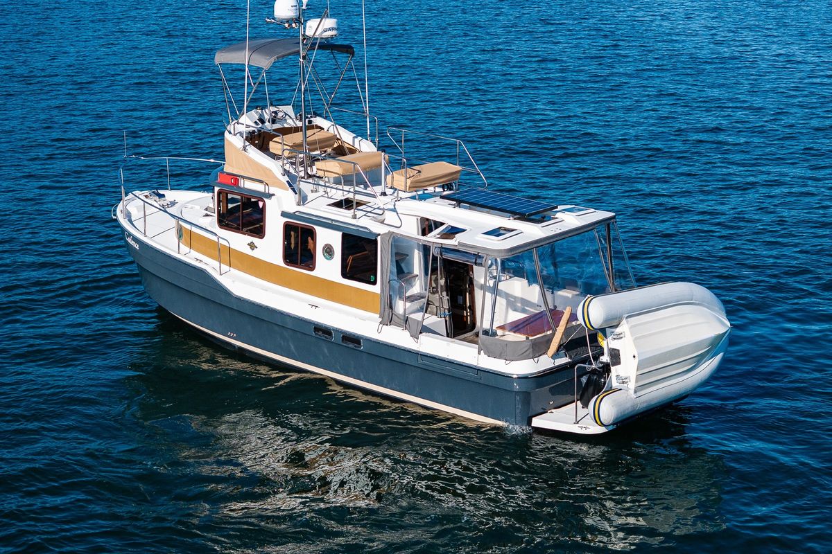 2016 Ranger Tugs R-31 CB