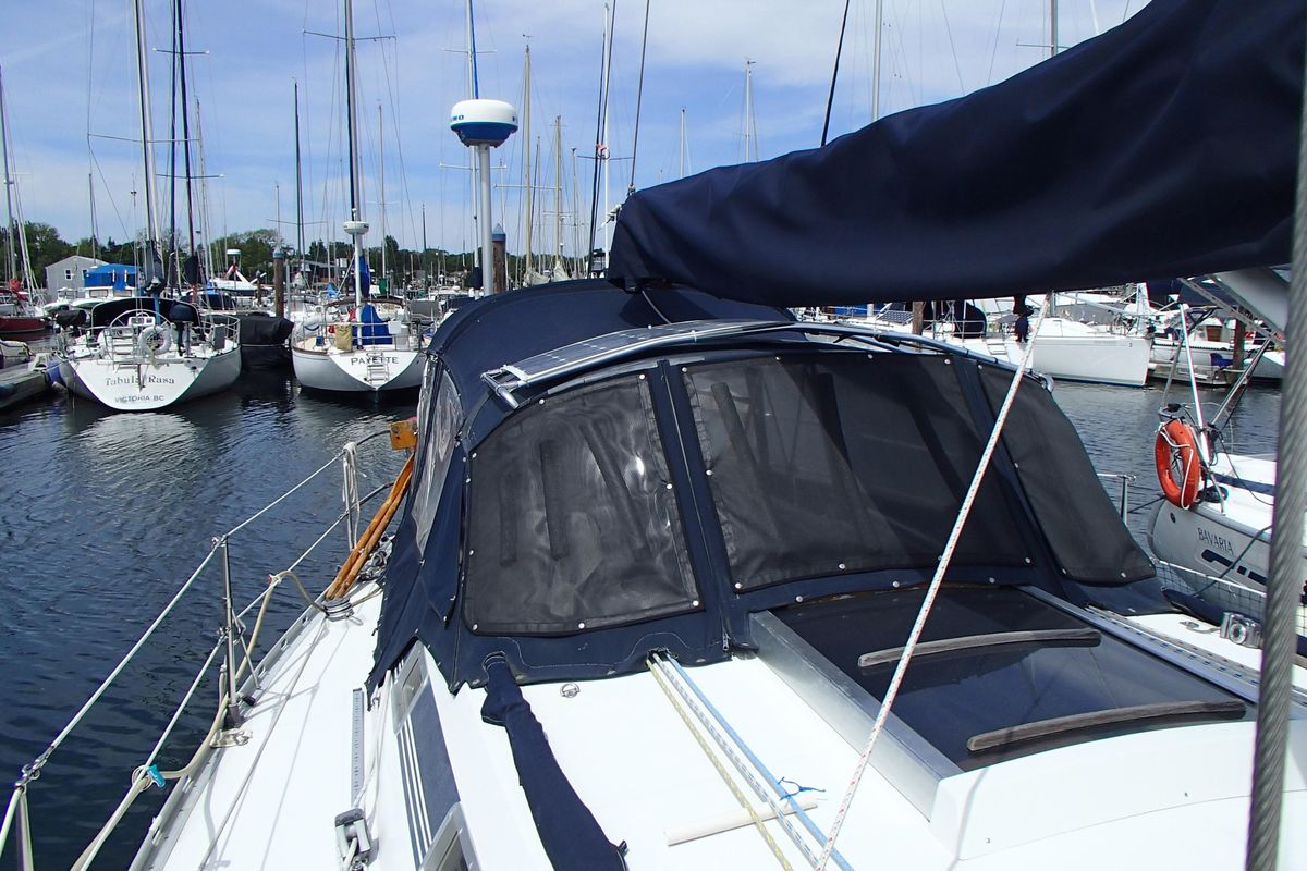 1985 Beneteau First 375