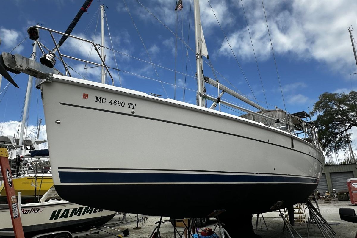 2004 Hunter 41 Aft Cockpit