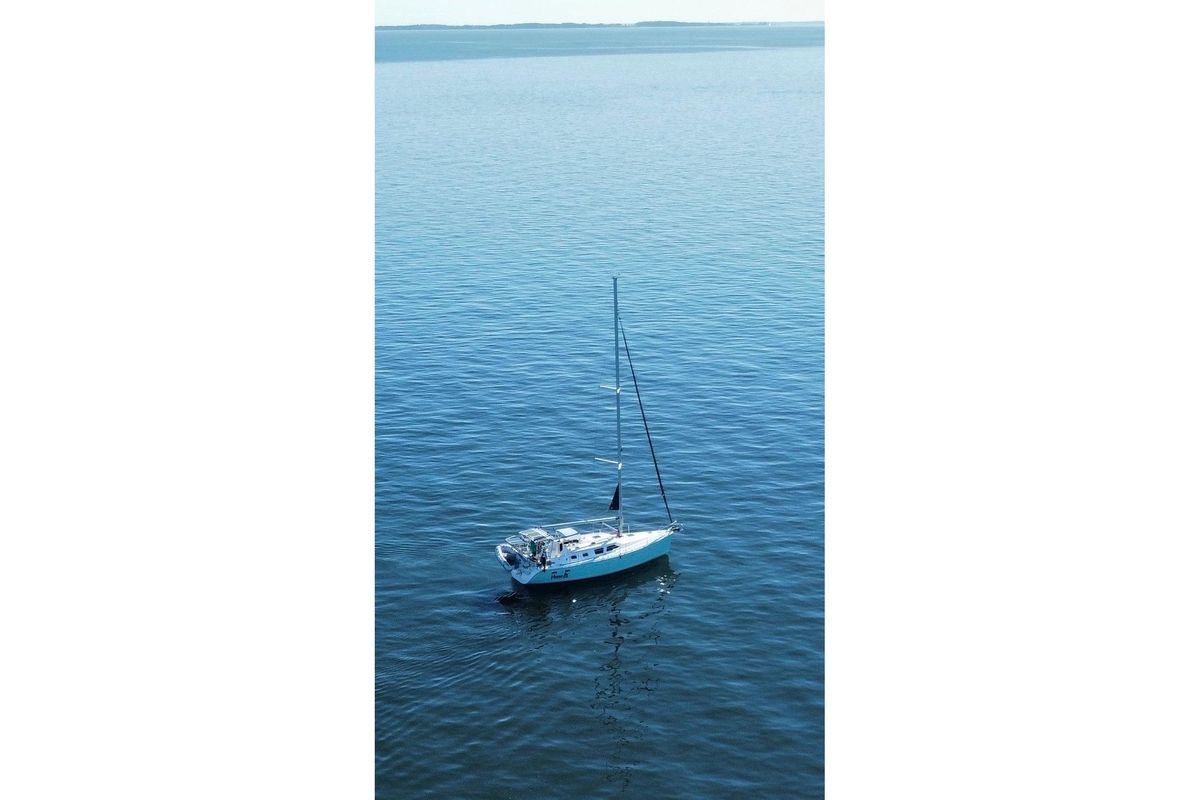 2006 Hunter 41 Deck Salon