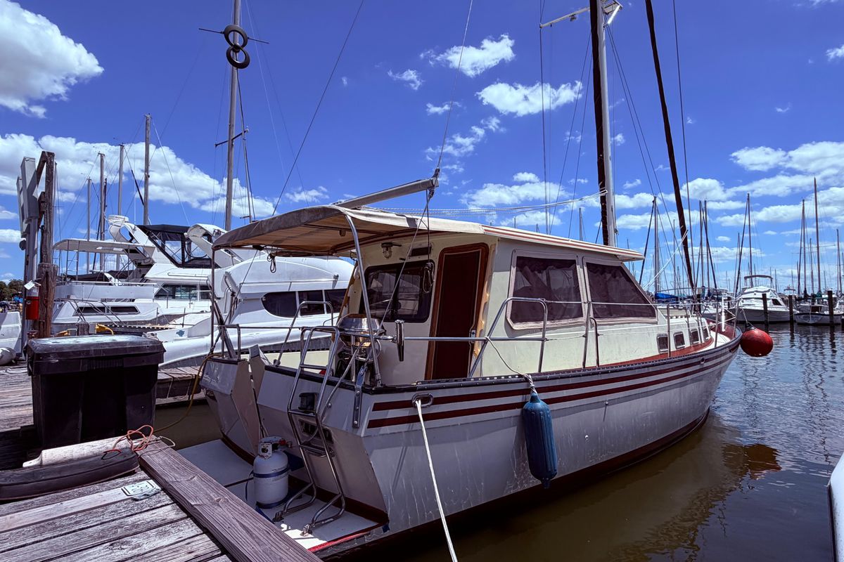 1985 Lancer Yachts 40 Motorsailer