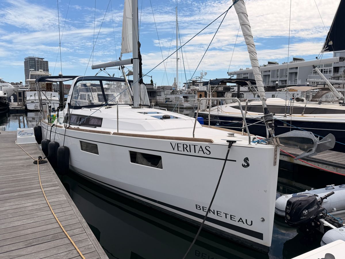 2021 Beneteau Oceanis 35.1