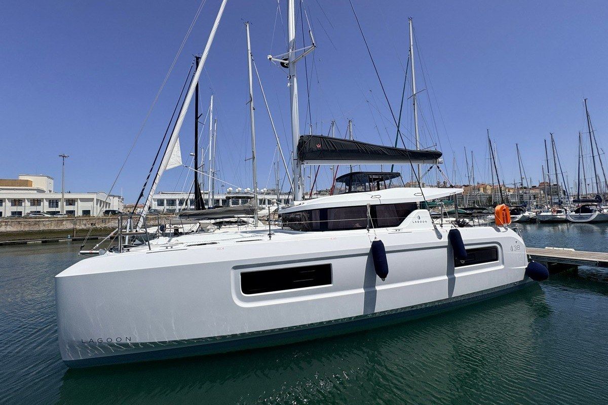 2026 Lagoon 38