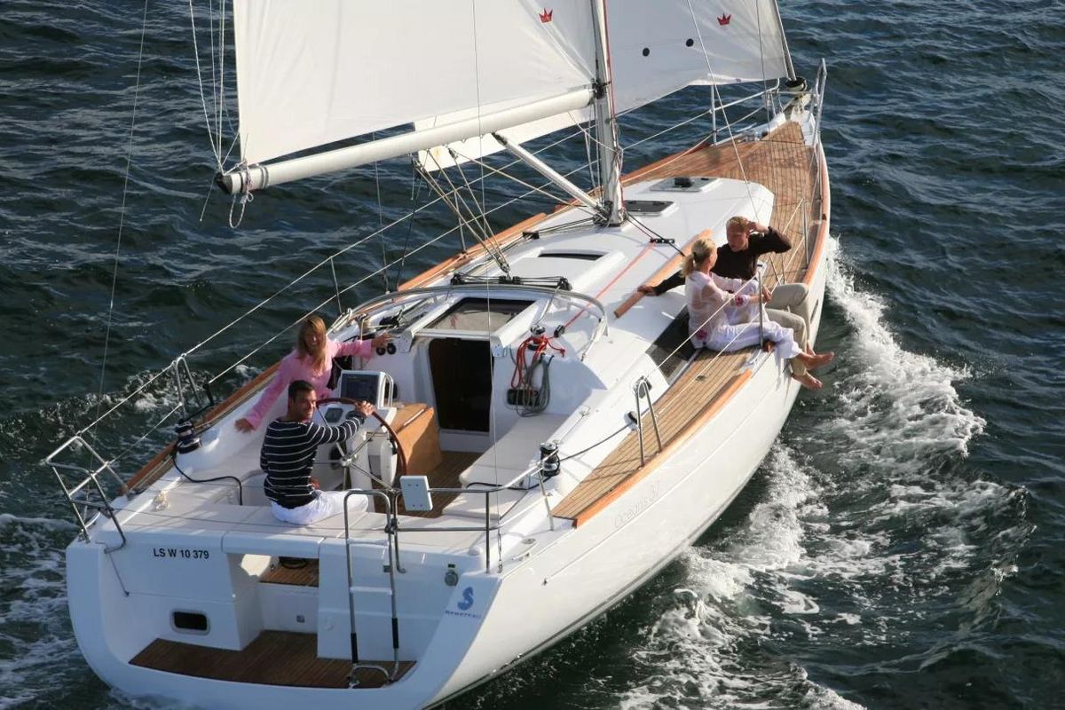 2012 Beneteau Oceanis 37