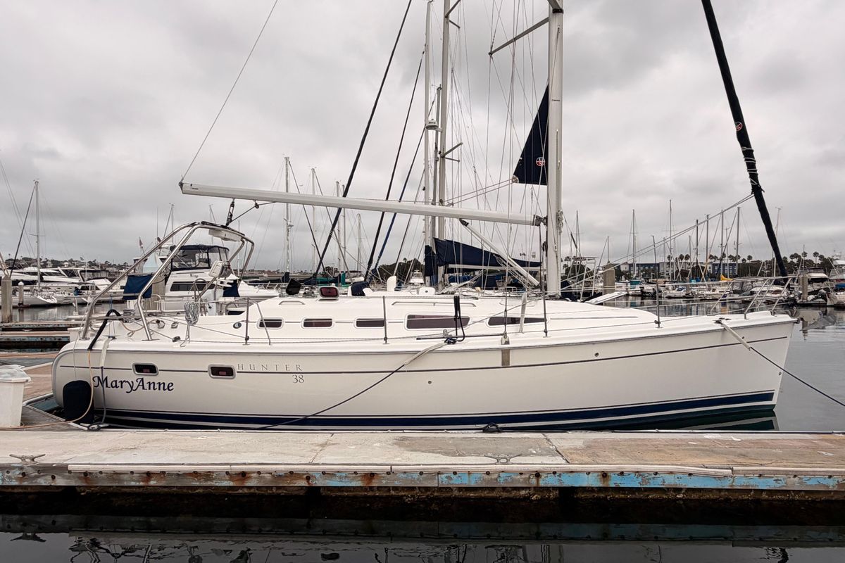 2009 Hunter 38