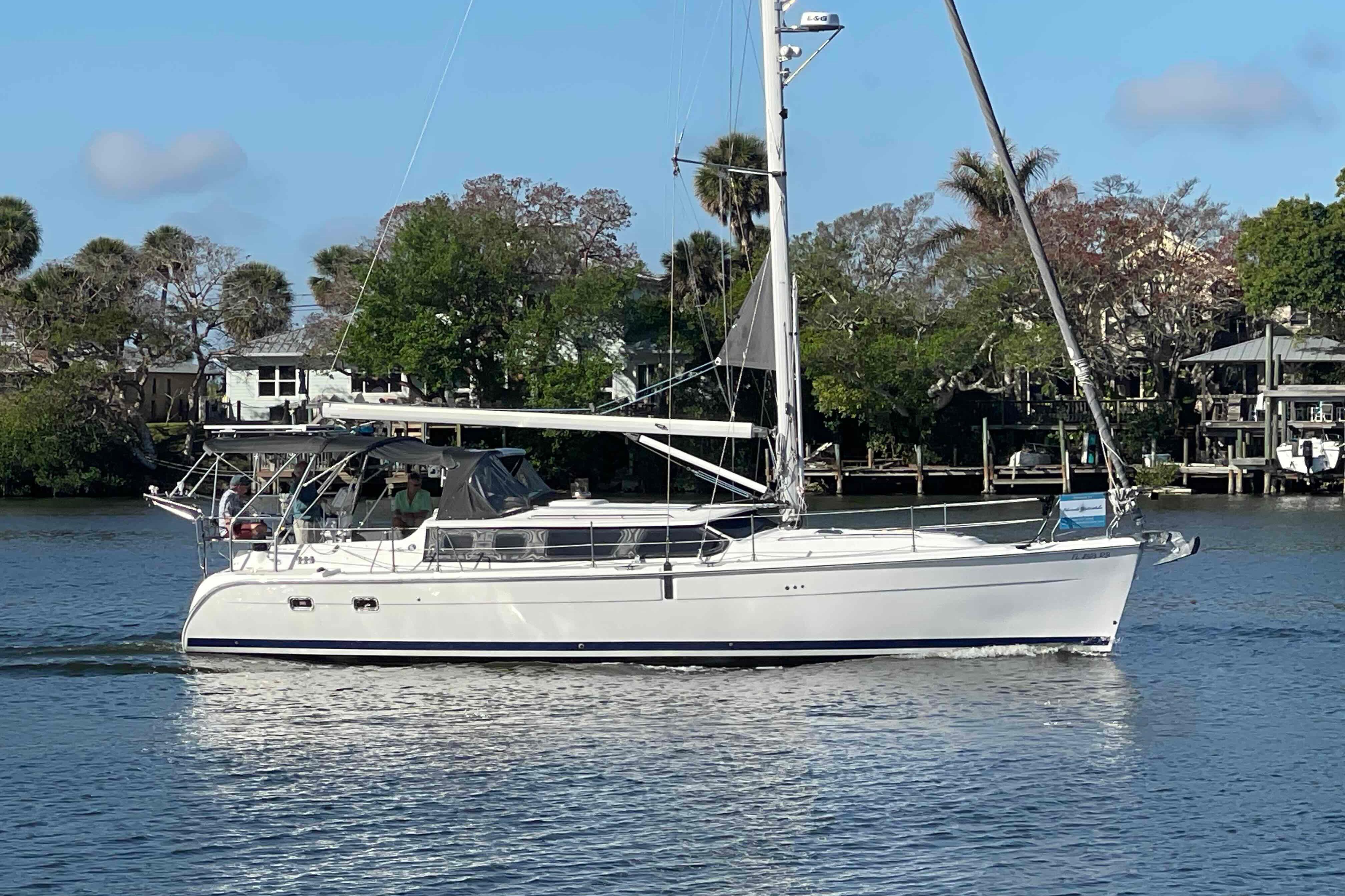 2003 Hunter 426 Deck Salon