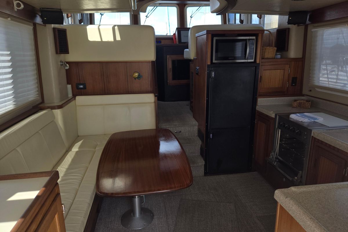 2012 American Tug 365 Flybridge