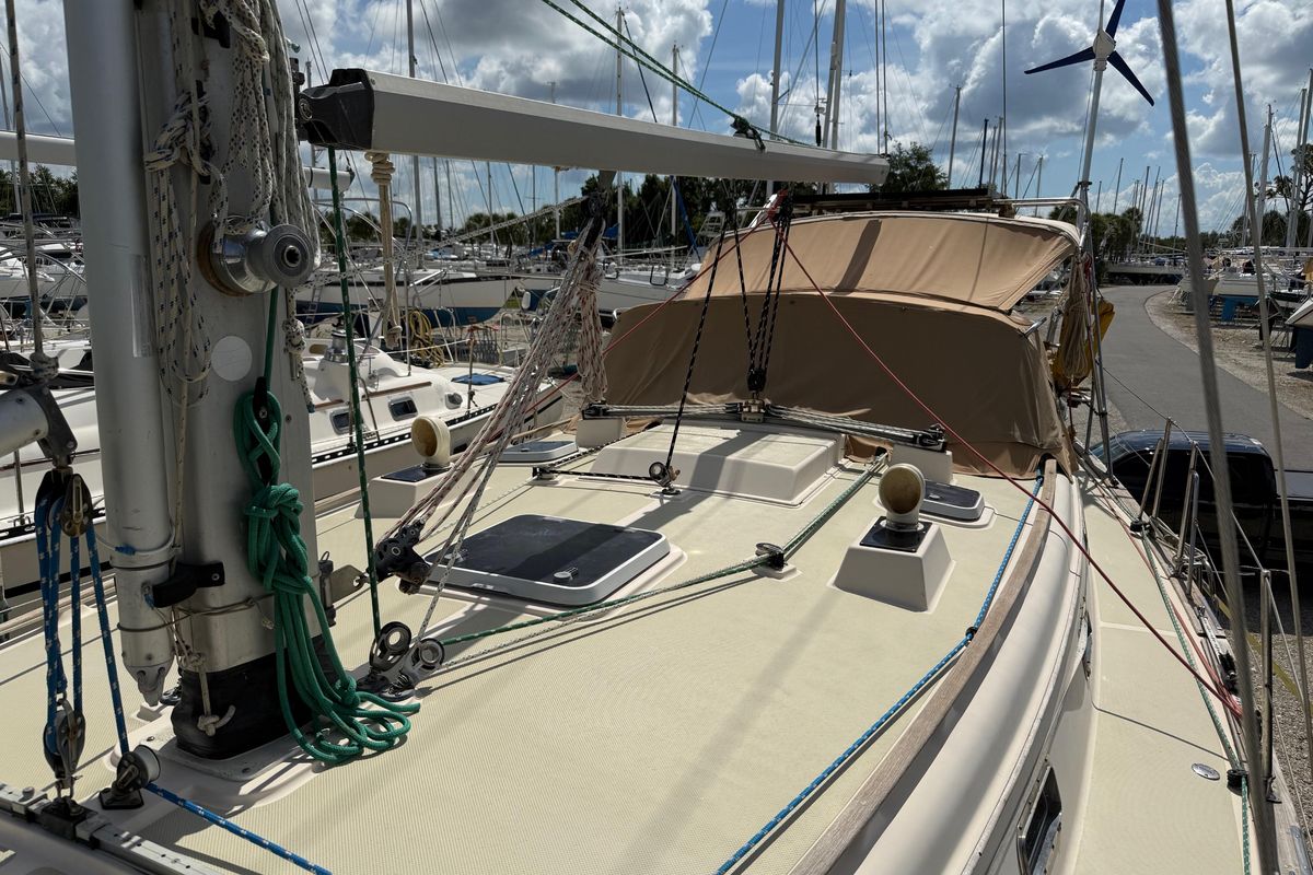 1994 Island Packet 40