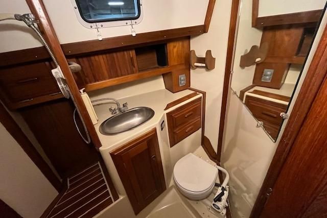 1983 Endeavour 35