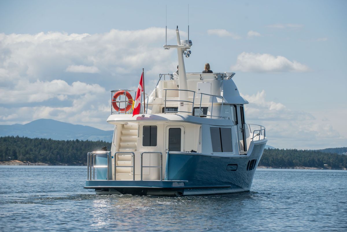 2018 Fathom Yachts 43 Fly Bridge