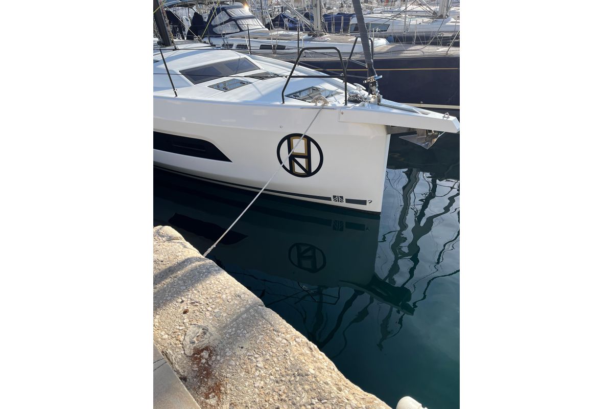 2024 Dufour 44