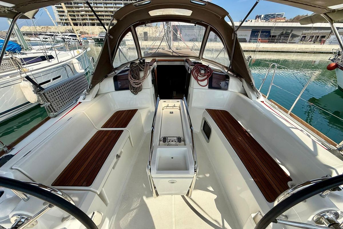 2018 Jeanneau Sun Odyssey 389