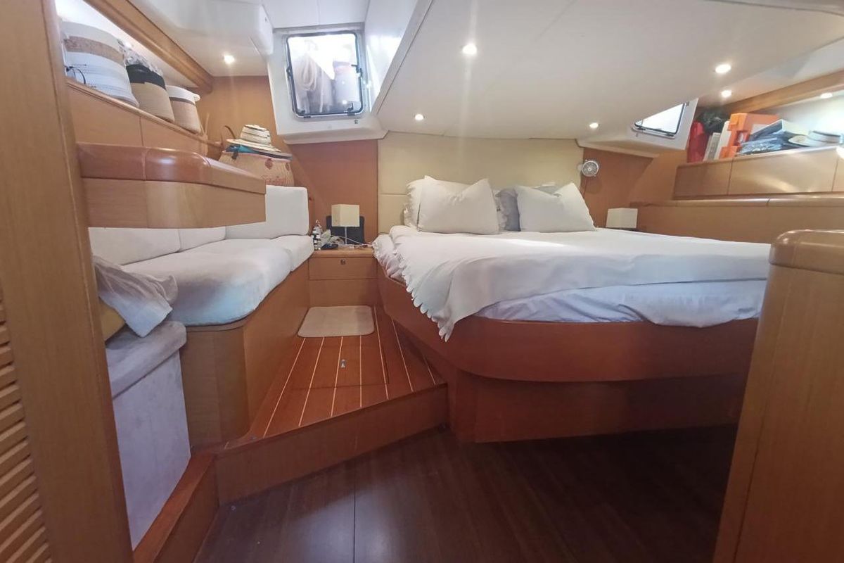2010 Jeanneau 57