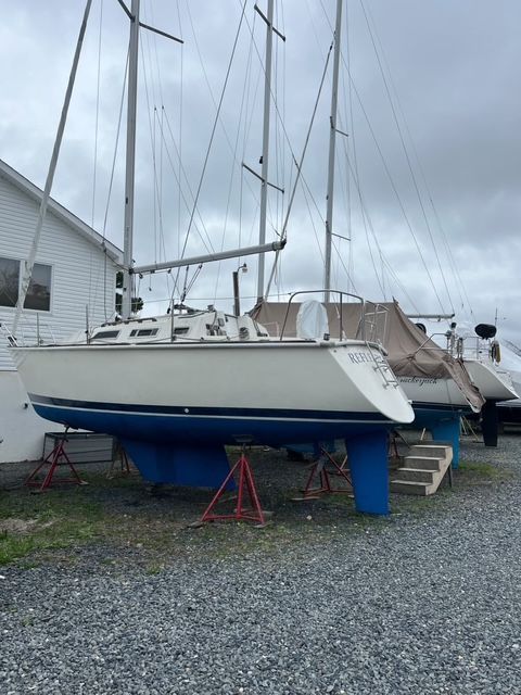 1988 Pearson 28 Sloop