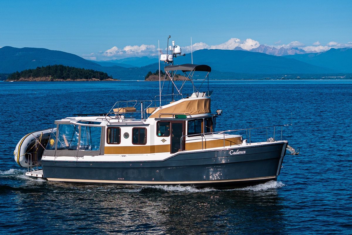 2016 Ranger Tugs R-31 CB