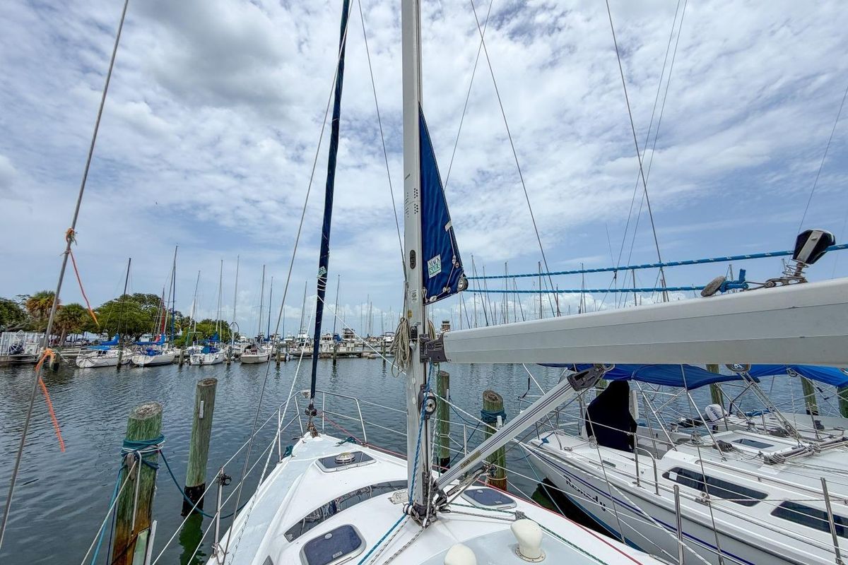 1999 Hunter 310