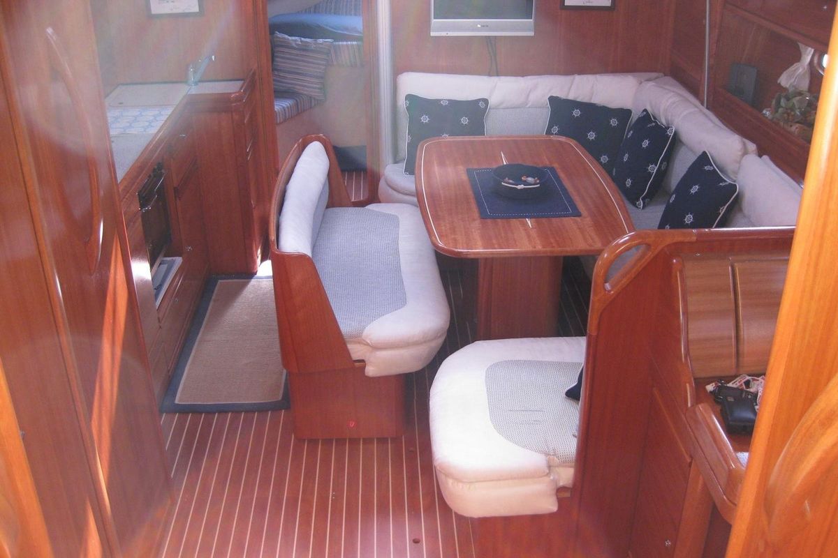 2007 Bavaria Cruiser 39