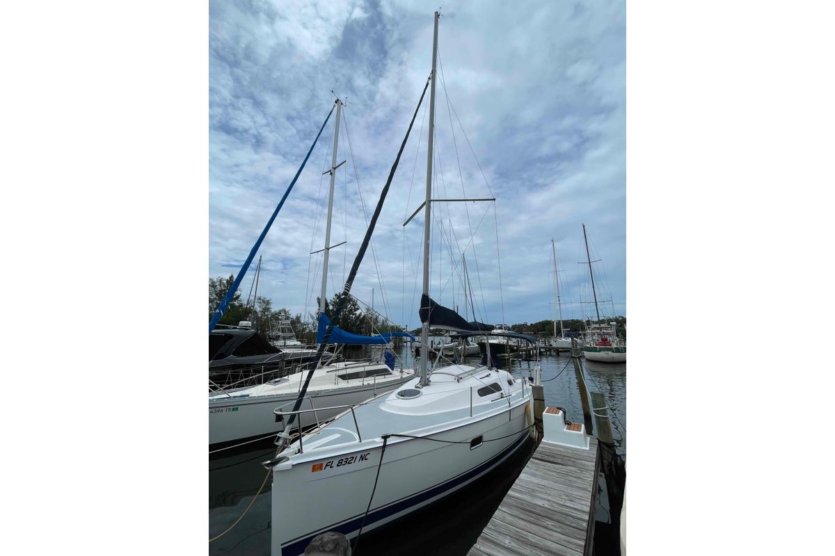 2006 Hunter 27