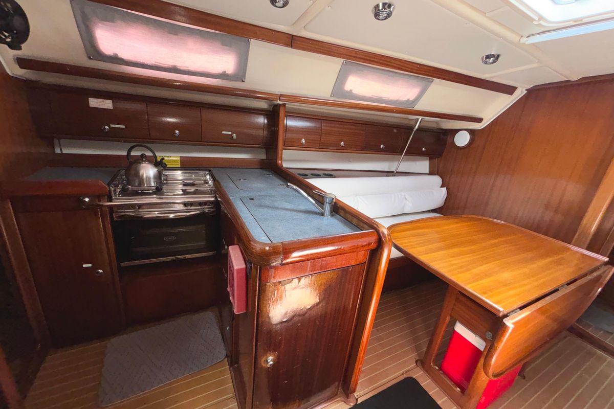 2005 Bavaria 36