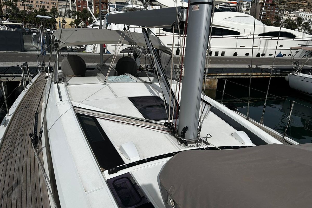 2021 Beneteau Oceanis 51.1