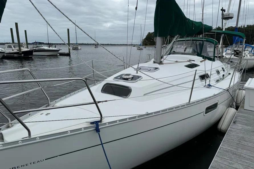 2000 Beneteau Oceanis 321 for sale in Salem, Massachusetts