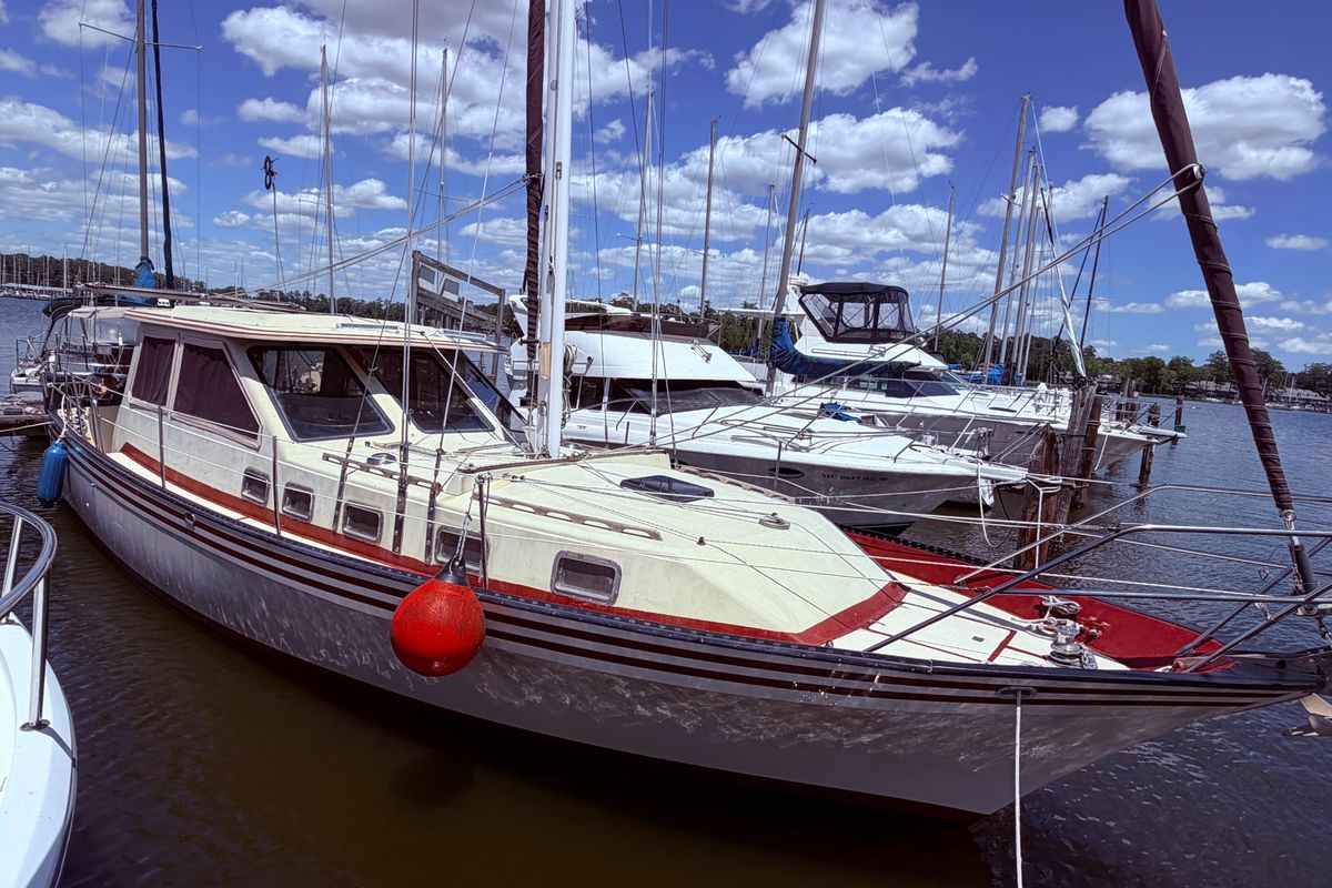 1985 Lancer Yachts 40 Motorsailer
