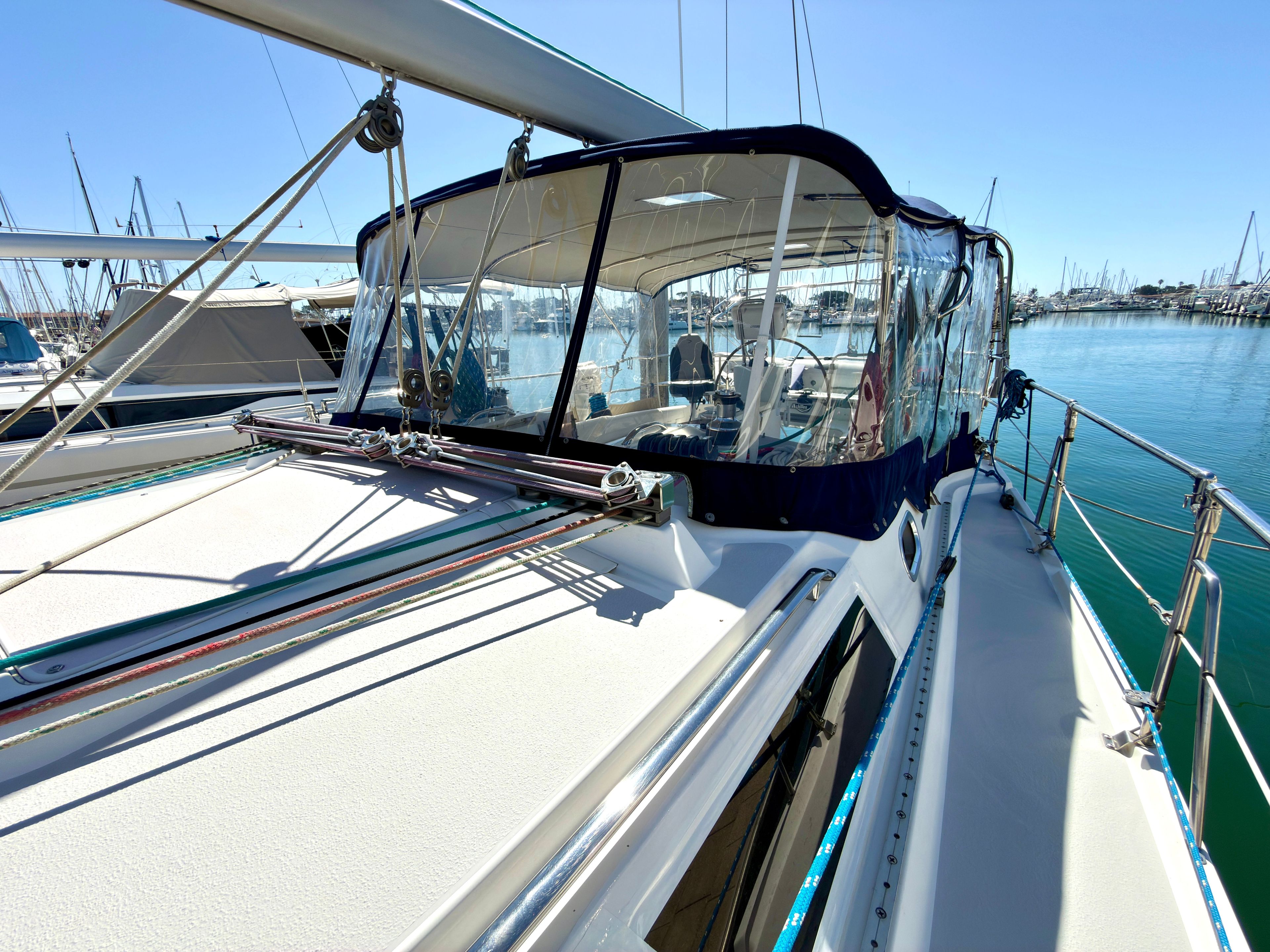 2005 Catalina 387