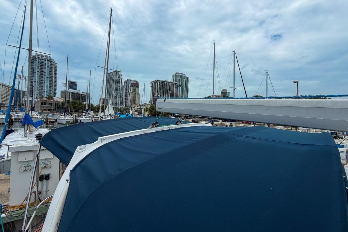 1999 Hunter 310 for sale in St Petersburg, Florida 31 ft