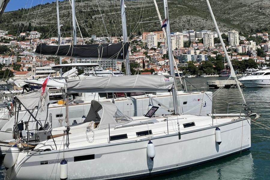 2011 Bavaria Cruiser 32