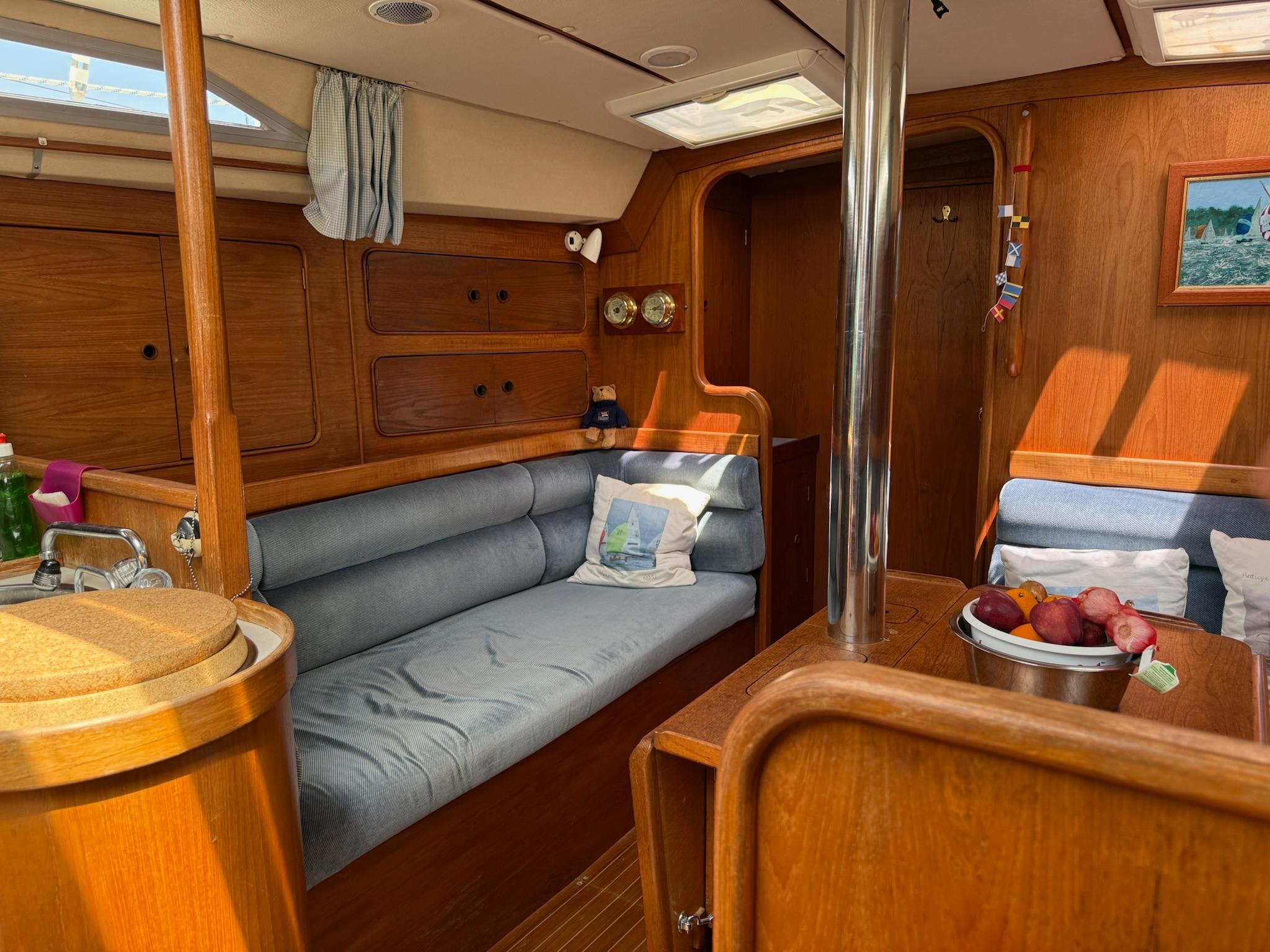 1990 Moody 425 Boats