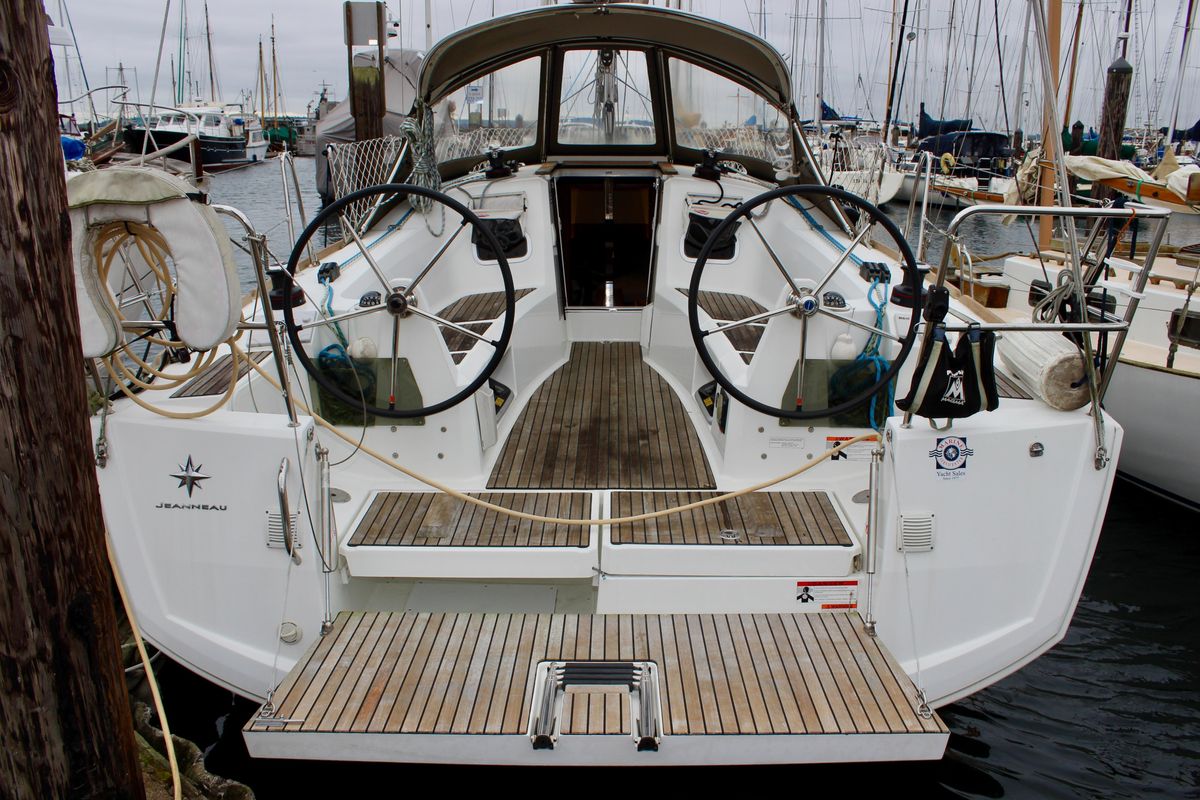 2015 Jeanneau Sun Odyssey 349