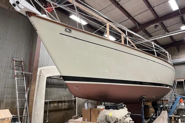 1983 Endeavour 35