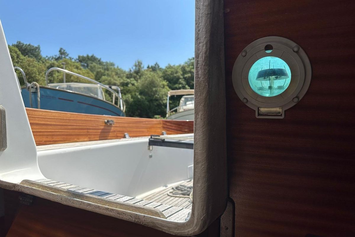2004 AP Yachting Solenn 23