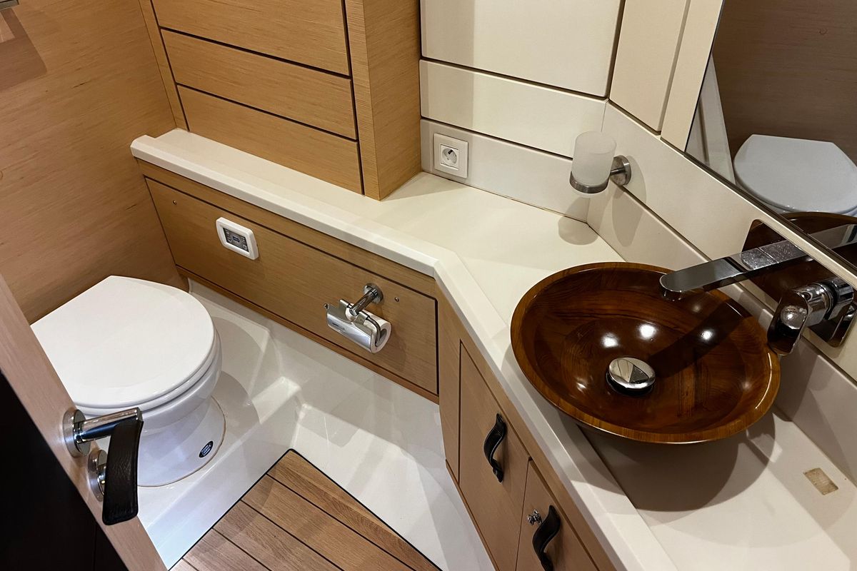 2016 Jeanneau 64 for sale in Blanes, Girona, Spain 64 ft