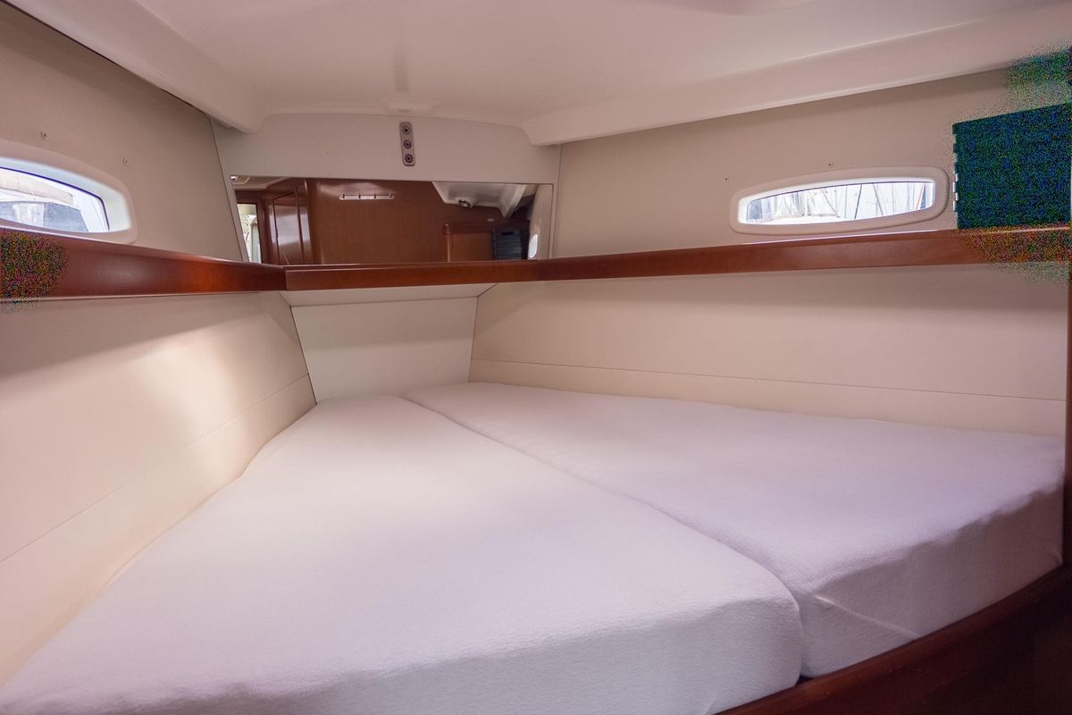 2010 Beneteau Oceanis 43