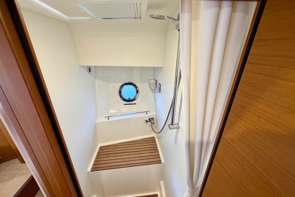 2025 Beneteau Swift Trawler 41 Fly
