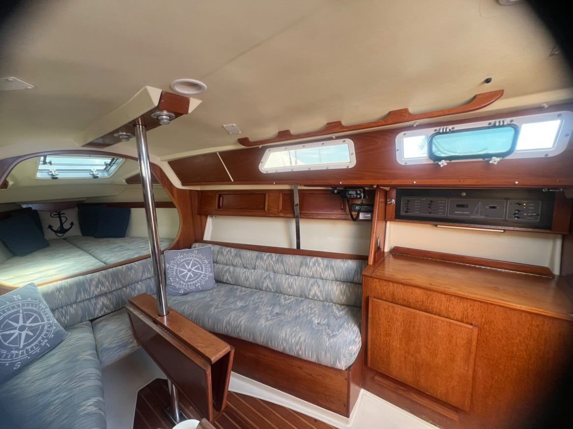 1988 Pearson 28 Sloop