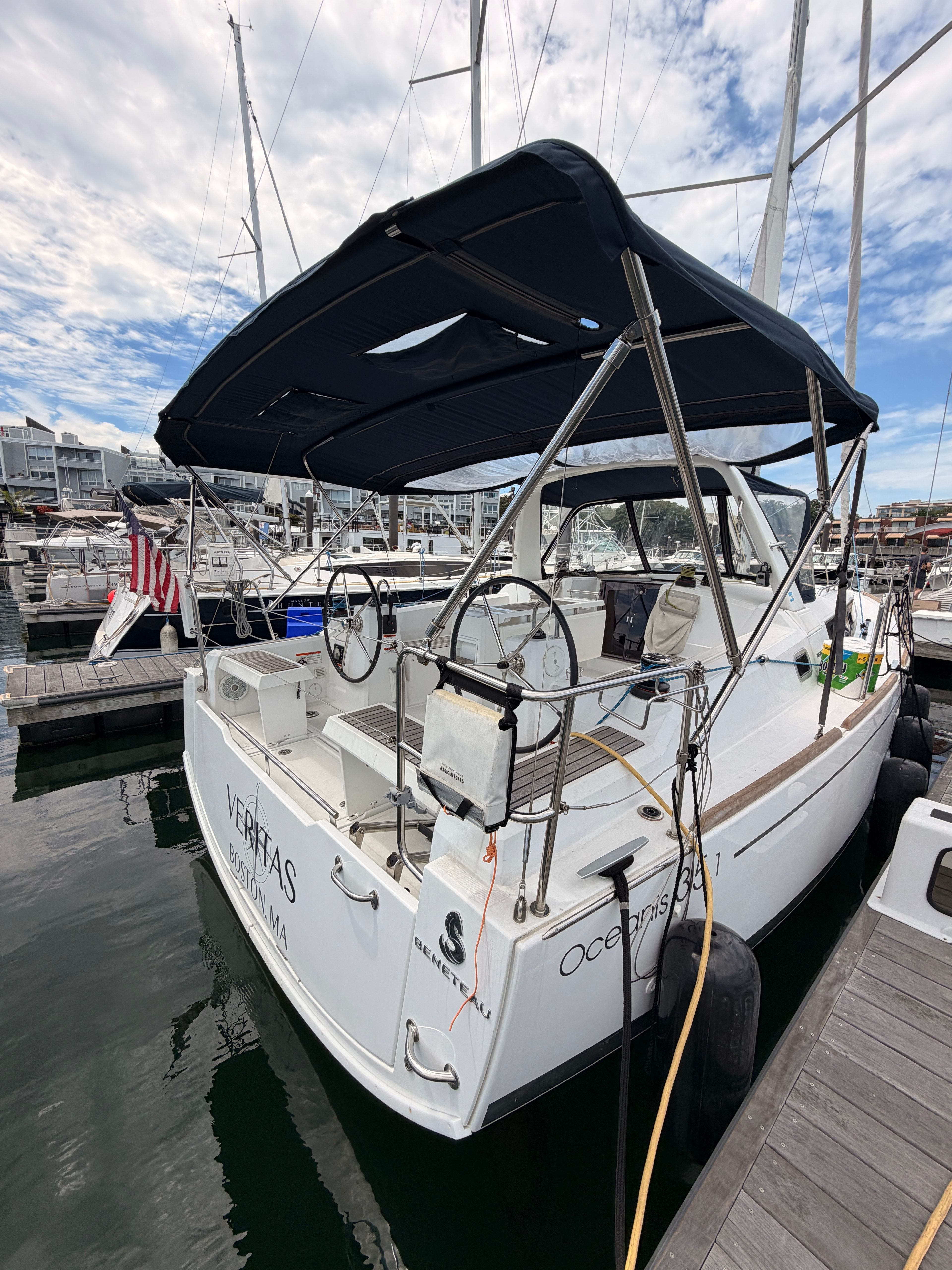 2021 Beneteau Oceanis 35.1