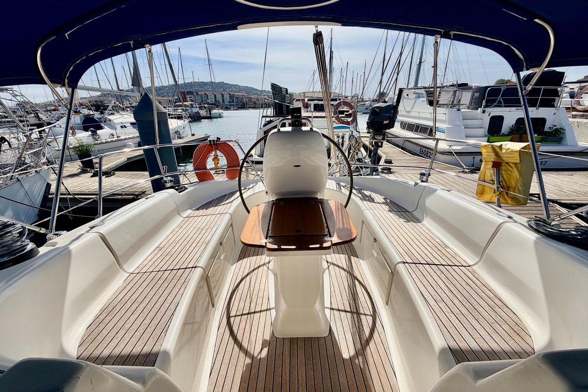 2006 Bavaria Cruiser 37