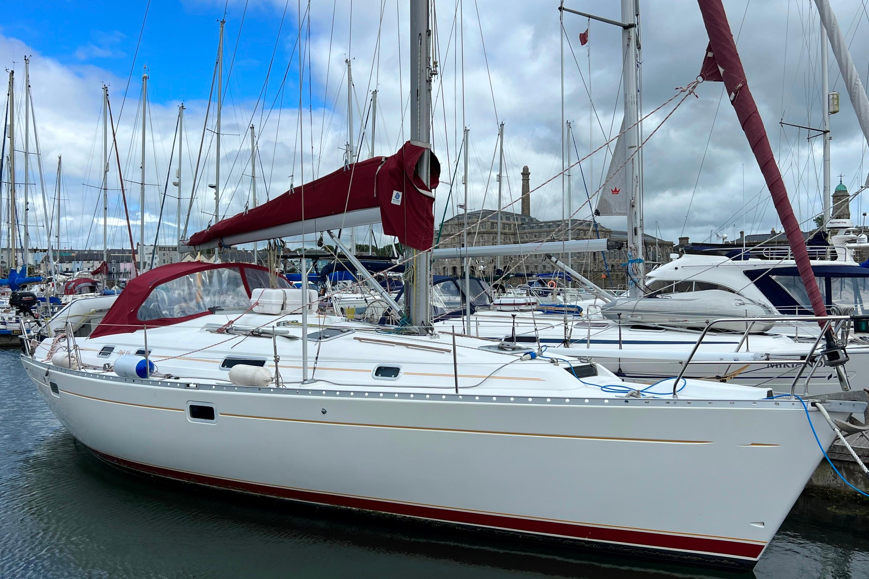 1998 Beneteau Oceanis Clipper 381 for sale in Plymouth, Devon, United Kingdom