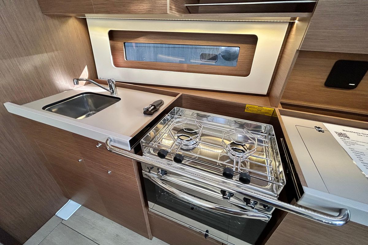 2025 Beneteau Oceanis 37.1