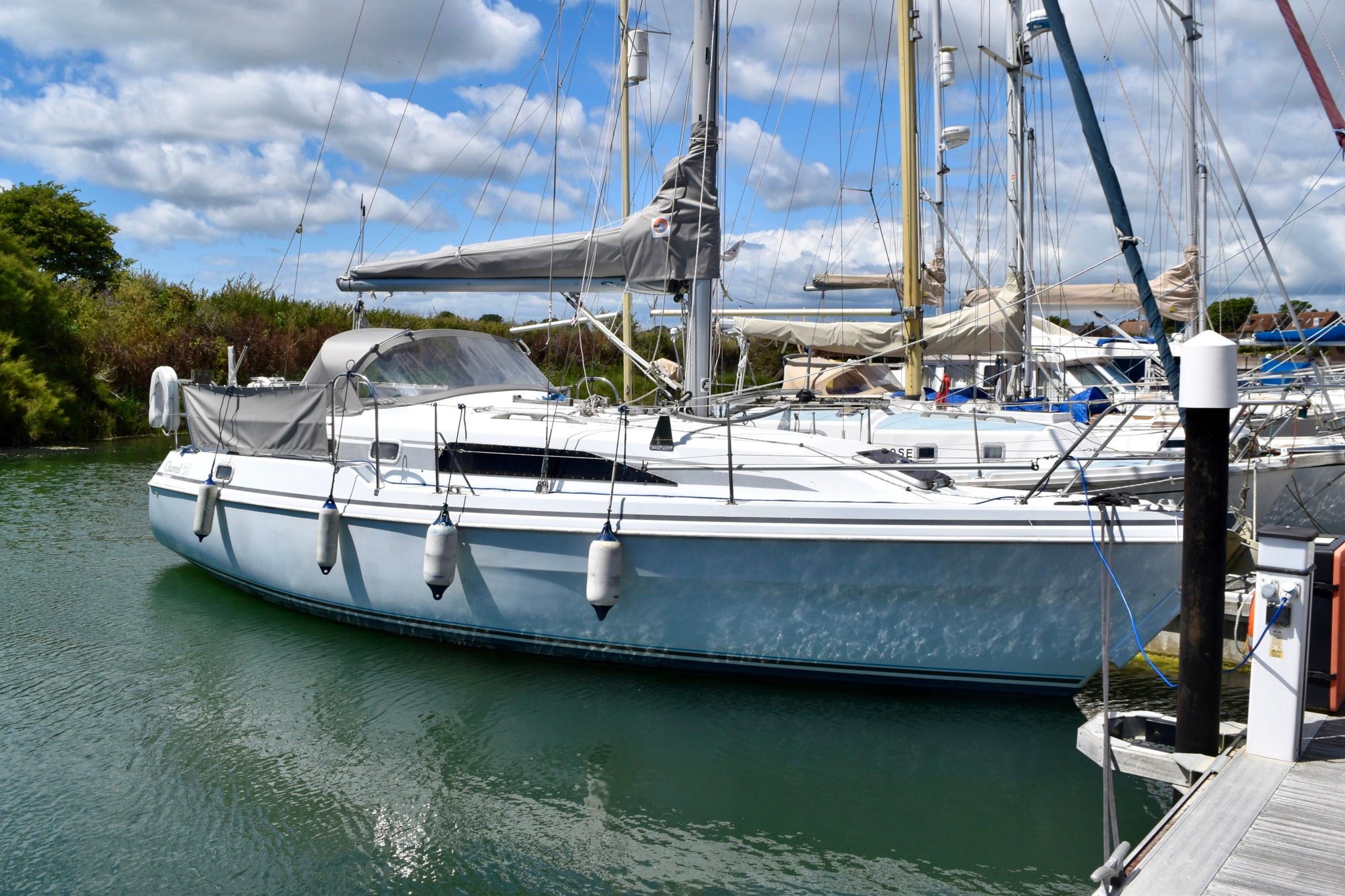 1995 Hunter Channel 323 for sale in Emsworth, Hampshire, United Kingdom